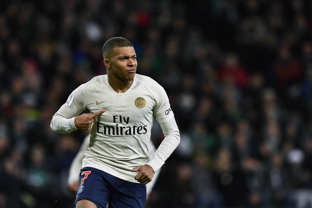 双响击败曼联！罗杰斯当选英超第17轮最佳球员